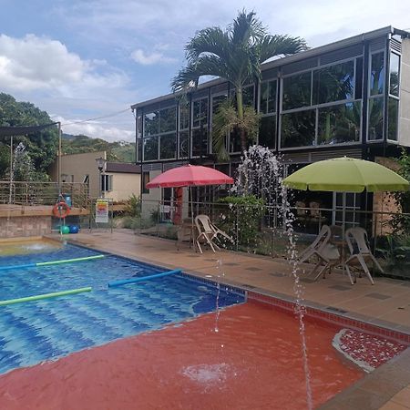 Akuarela Apartamentos Campestres Ibagué エクステリア 写真